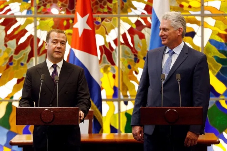 Медведев: Россия найдет способы помочь Кубе добыть нефть